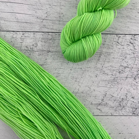 Limette - Laine grosseur fingering SW merino/nylon, prête à partir