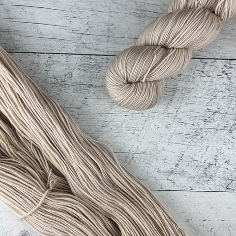 Lin - Laine grosseur fingering superwash BFL/nylon, prête à partir