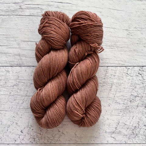 Ourson - Laine grosseur fingering superwash BFL/nylon, prête à partir