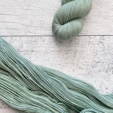 Sauge - Laine grosseur fingering superwash BFL/nylon, prête à partir