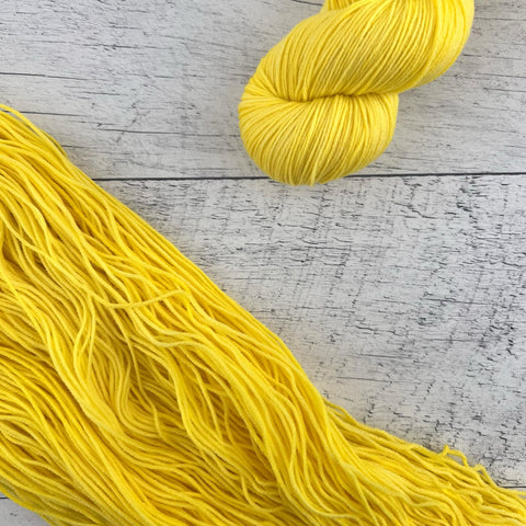 Soleil d'Hawaï - Laine grosseur fingering SW merino/nylon, prête à partir