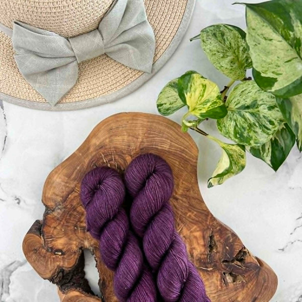 Dahlia - Laine grosseur fingering merino/yak/nylon SW, prête à partir