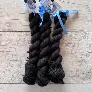 Noir de jais - Mini écheveaux de laine fingering SW BFL/nylon, prête à partir