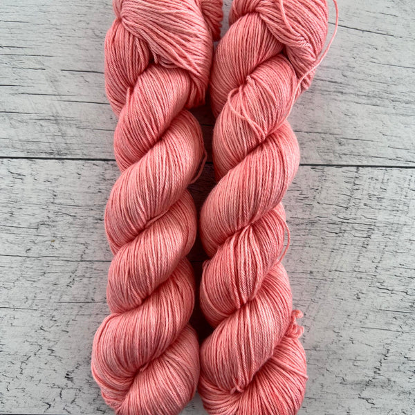 Floraison - Laine grosseur fingering SW merino/coton, prête à partir