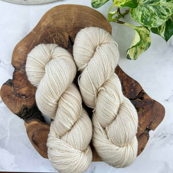 Champagne - Laine grosseur lace merino/cachemire/soie, prête à partir