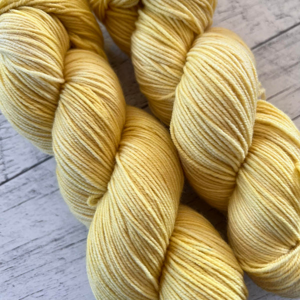 Citron - Laine à bas grosseur fingering superwash BFL/nylon, prête à partir