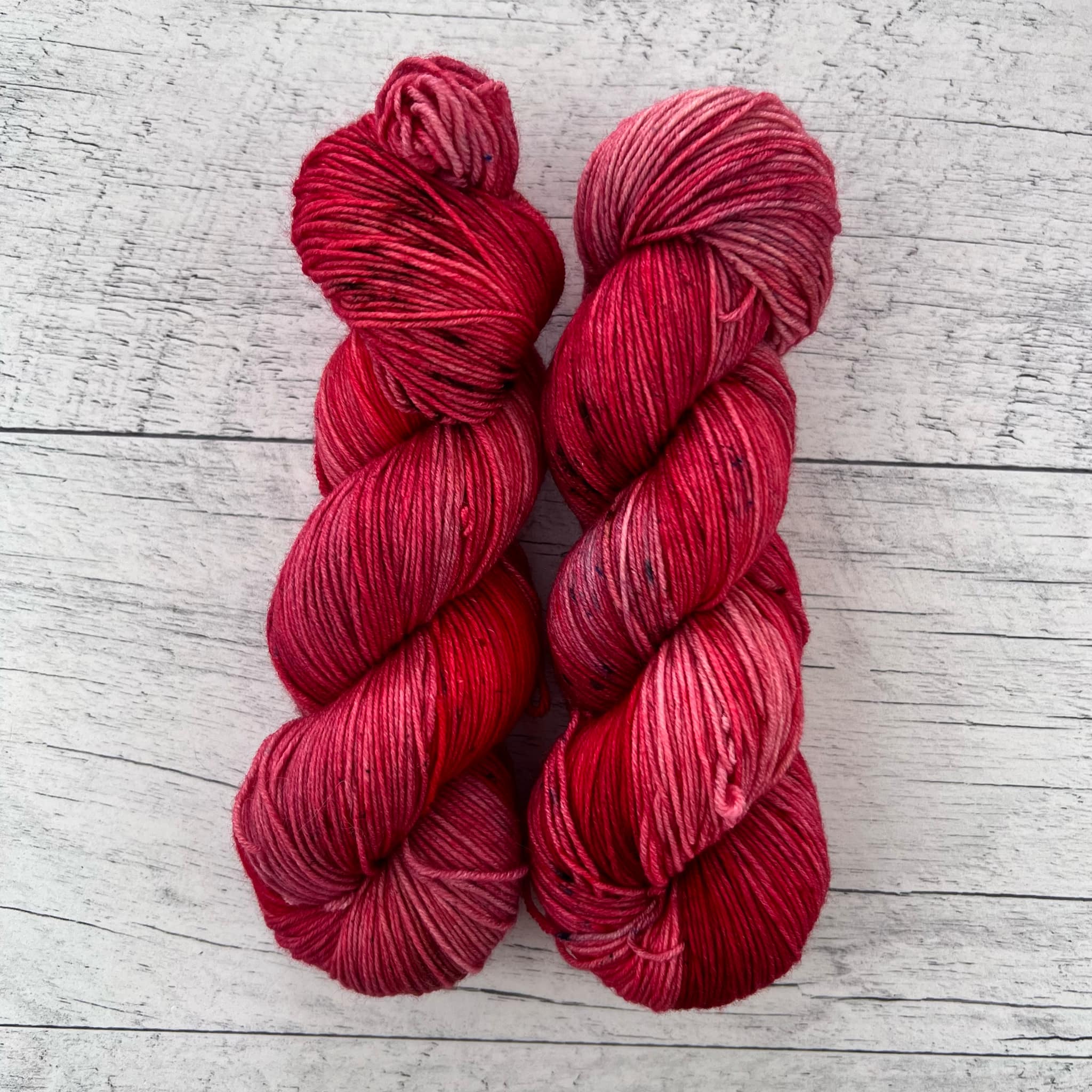 OOAK rouge festif - Laine grosseur fingering SW merino/nylon, prête à partir