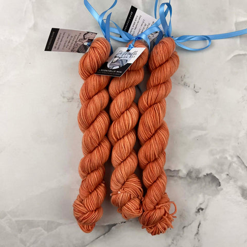Citrouille - Mini écheveau de laine grosseur fingering SW merino/nylon, prêt à partir
