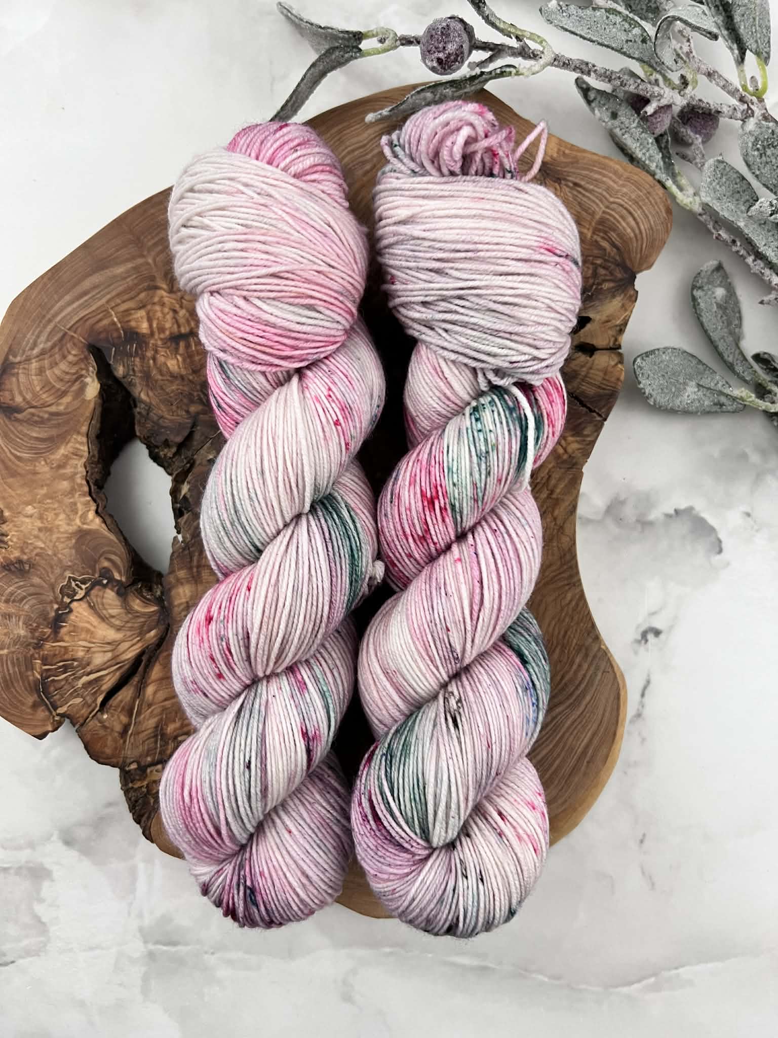 OOAK Something about December - Laine grosseur fingering SW merino/nylon, prête à partir