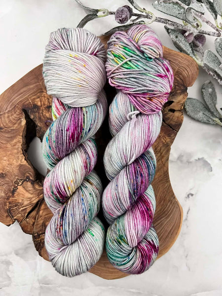 OOAK Christmas kisses - Laine grosseur fingering SW merino/nylon, prête à partir