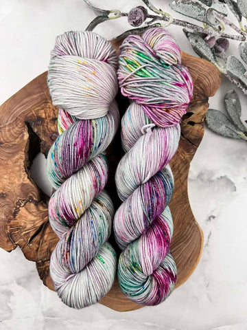 OOAK Christmas kisses - Laine grosseur fingering SW merino/nylon, prête à partir