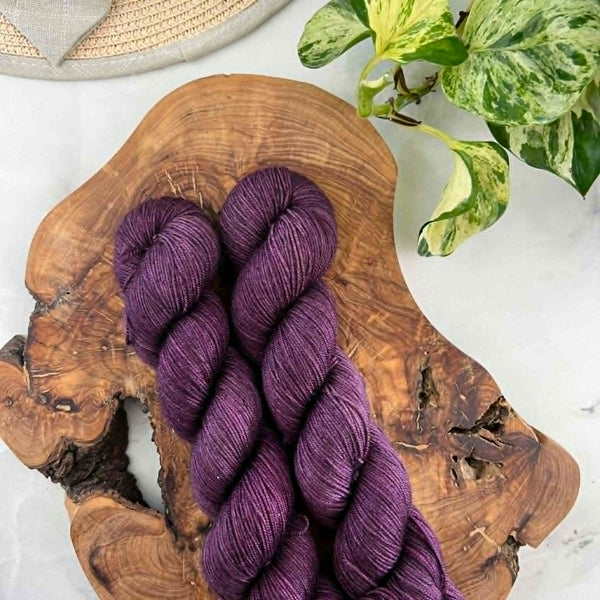 Dahlia - Laine grosseur fingering merino/yak/nylon SW, prête à partir