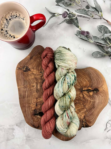 Vert sapin (115g) + Poulin (35g) - Ensemble de laine pour bas SW merino/nylon, prête à partir