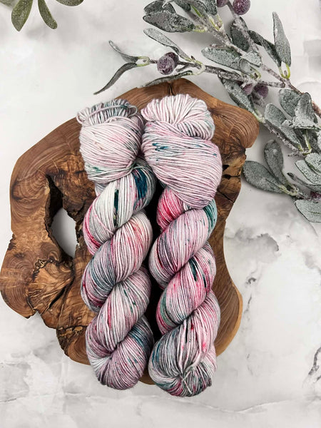 OOAK Noël - Laine grosseur fingering SW merino/nylon, prête à partir