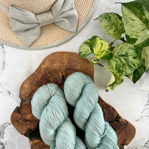 Sauge - Laine grosseur lace merino/cachemire/soie, prête à partir