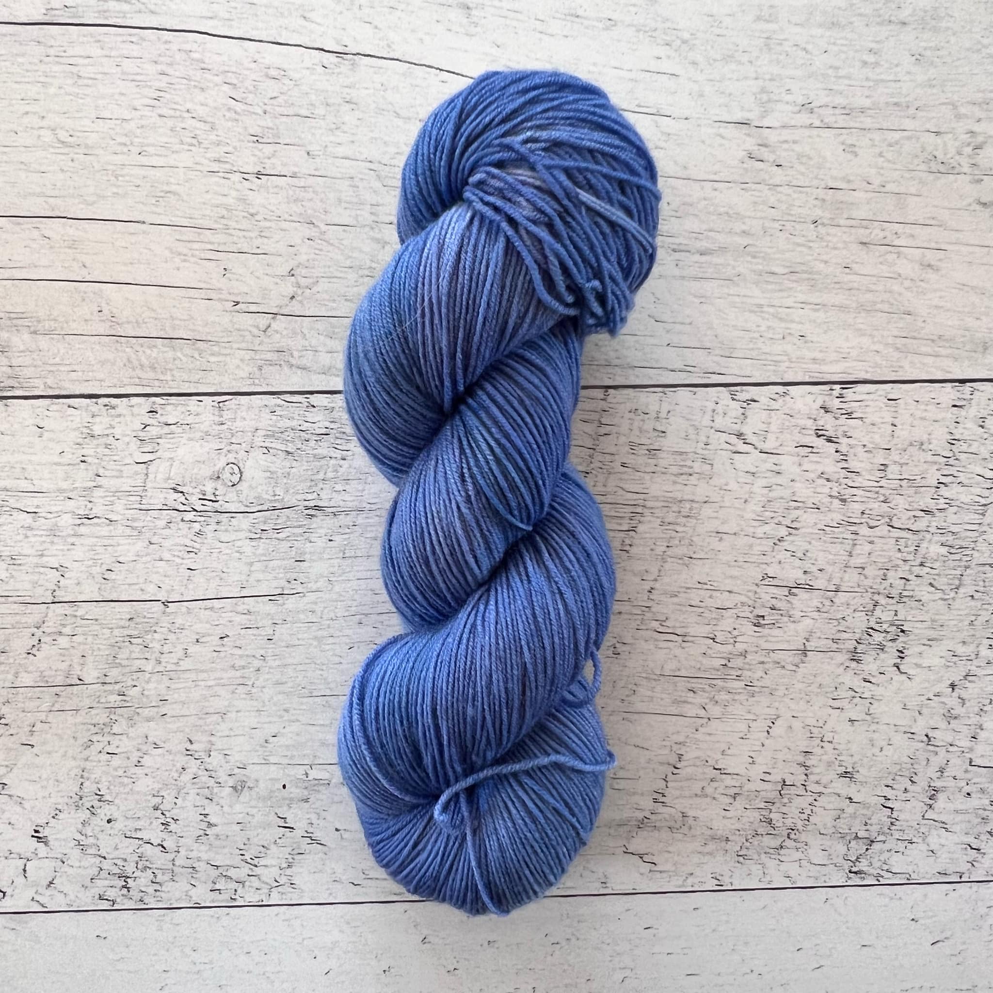 Laine mystère mai 2024 - Laine grosseur fingering SW merino/nylon, prête à partir