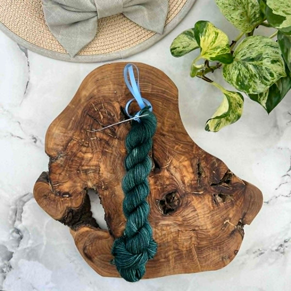 Forêt boréale (LIQUIDATION - petits défauts) - Mini écheveaux de laine fingering SW BFL/nylon, prête à partir