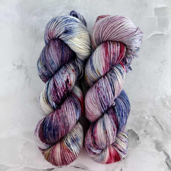 Feux d'artifice (115g) + Merlot (25g) - Ensemble de laine pour bas SW BFL/nylon, prête à partir (Copie)