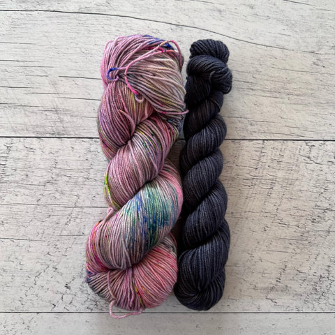 Douce folie (115g) + Belle de nuit (35g) - Ensemble de laine pour bas SW merino/nylon, prête à partir