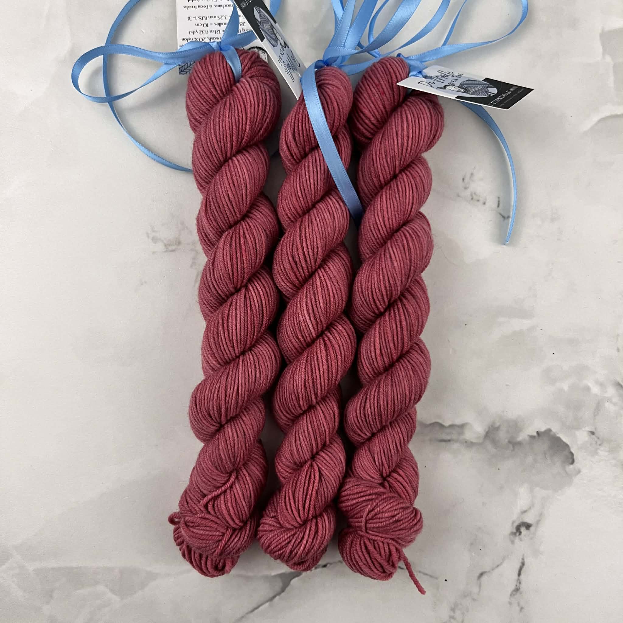 Rouge OOAK - Mini écheveau de laine grosseur fingering SW merino/nylon, prêt à partir