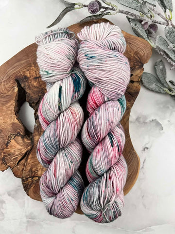 OOAK Noël - Laine grosseur fingering SW merino/nylon, prête à partir