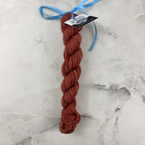 Poulin - Mini écheveau de laine grosseur fingering SW merino/nylon, prêt à partir