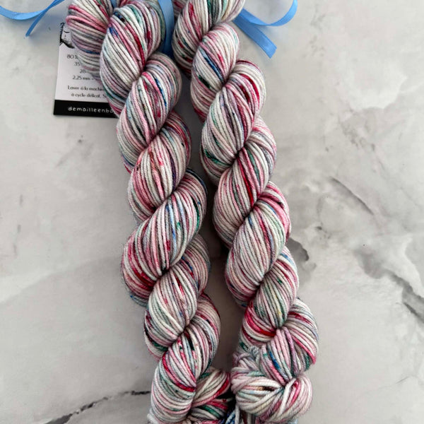 Gâteau aux fruits - Mini écheveau de laine grosseur fingering SW merino/nylon, prêt à partir