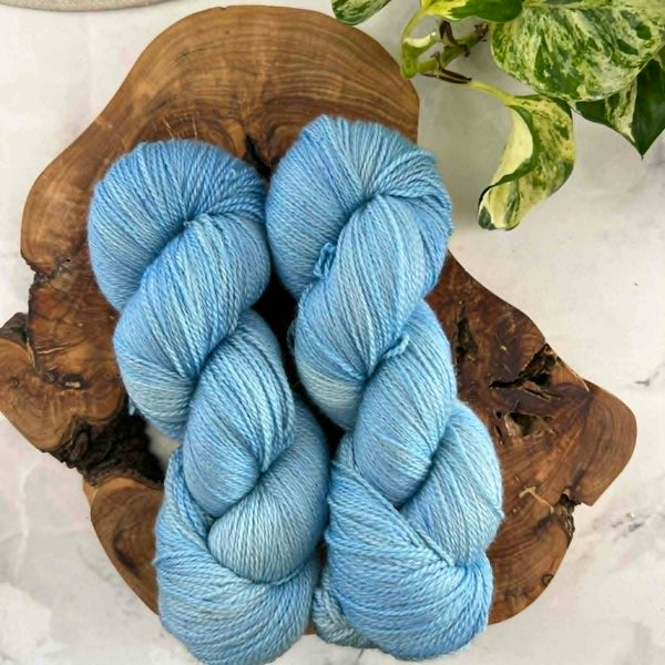 Myosotis - Laine grosseur lace merino/cachemire/soie, prête à partir