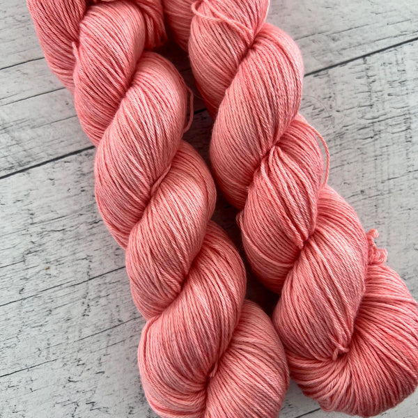 Floraison - Laine grosseur fingering SW merino/coton, prête à partir