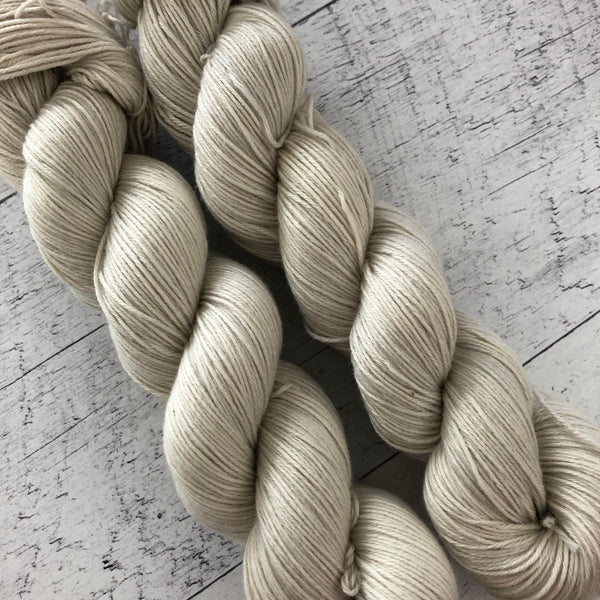 Cendres - Laine grosseur fingering SW merino/coton, prête à partir