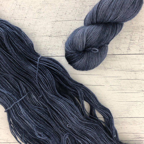 Belle de nuit - Laine grosseur DK, 100% polwarth, prêt à partir