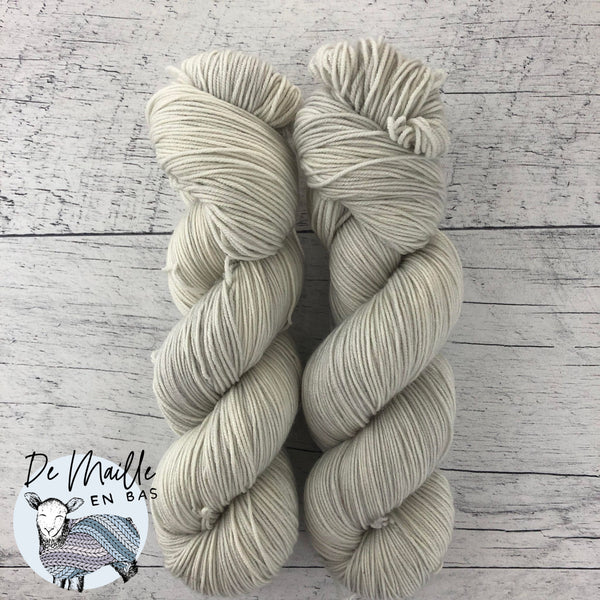 Cendres - Laine grosseur DK, 100% polwarth, prêt à partir