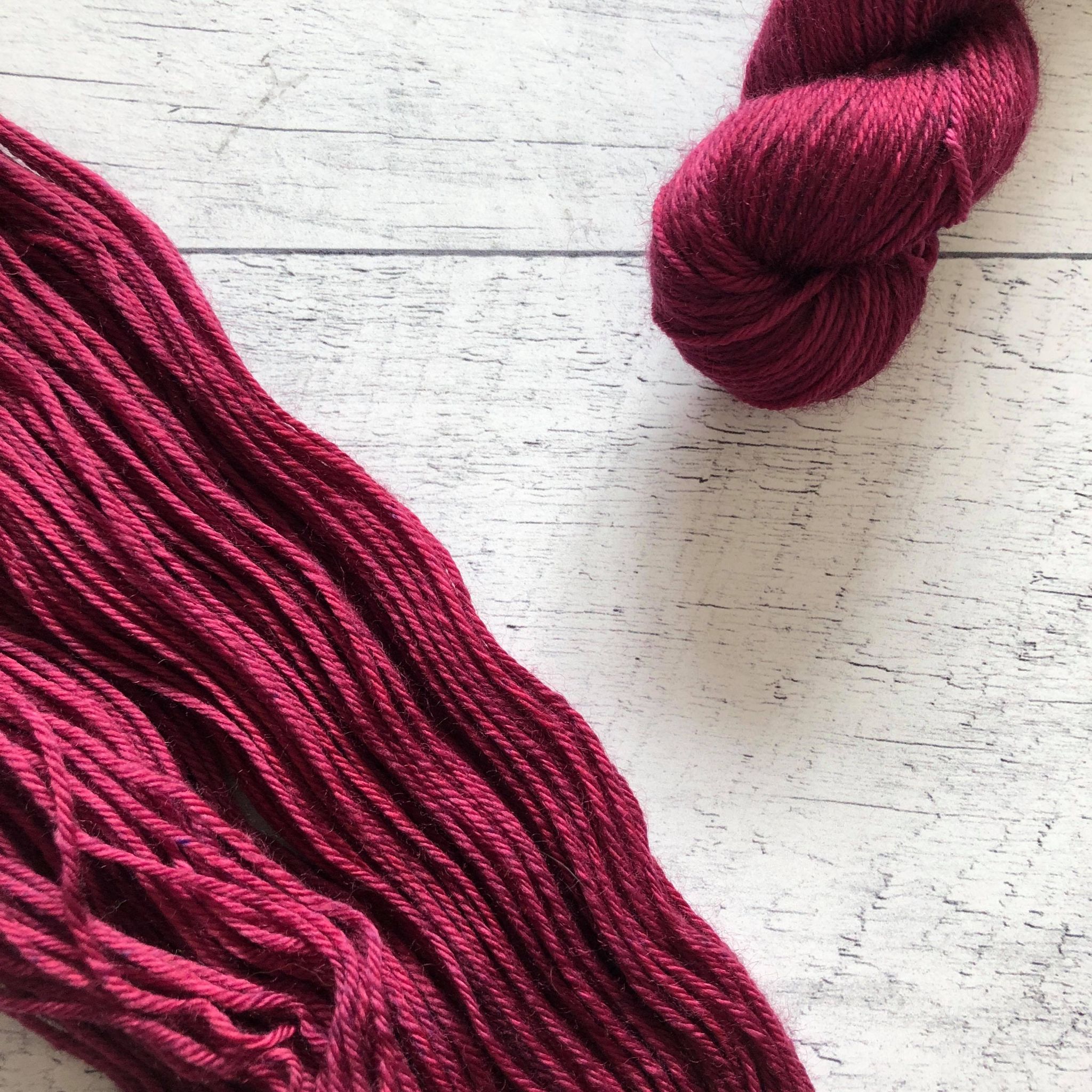 Merlot - Laine à bas grosseur fingering superwash BFL/nylon, prête à partir