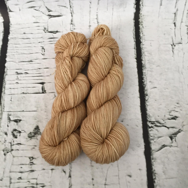 Pâte à biscuit - Laine grosseur fingering superwash BFL/nylon, prête à partir