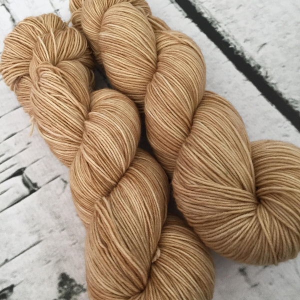 Pâte à biscuit - Laine grosseur fingering SW merino/nylon, prête à partir