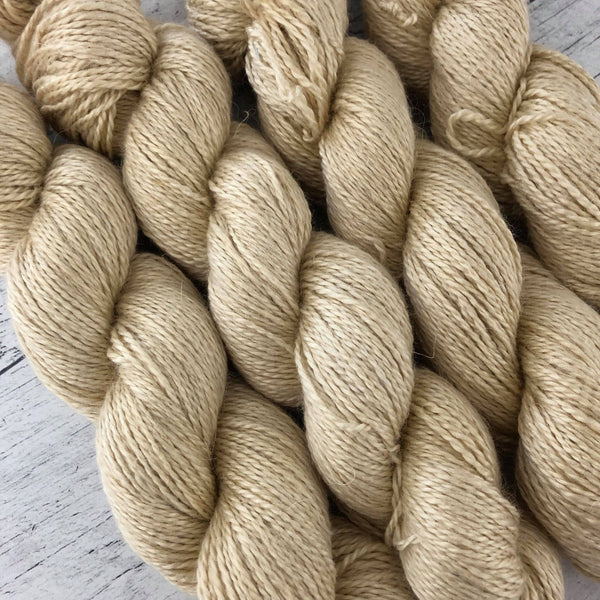 Champagne - Laine grosseur DK, bébé alpaga/soie/lin non traité, prête à partir