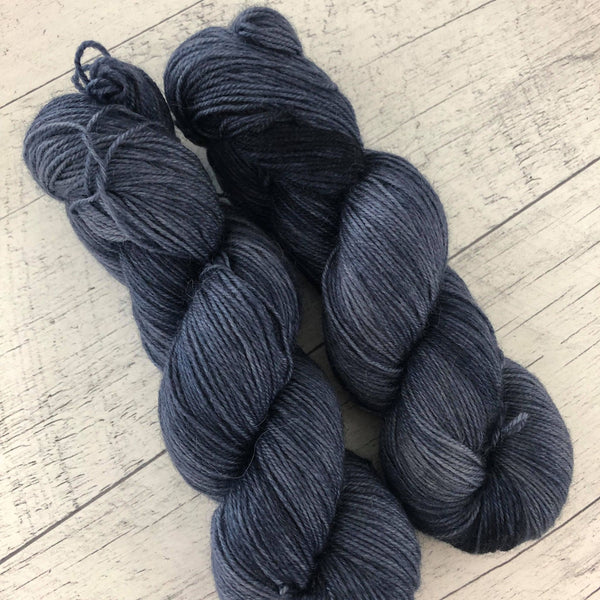 Belle de nuit - Laine grosseur fingering SW merino/nylon, prête à partir