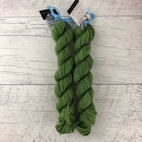 Matcha - Mini écheveau de laine grosseur fingering SW merino/nylon, prêt à partir